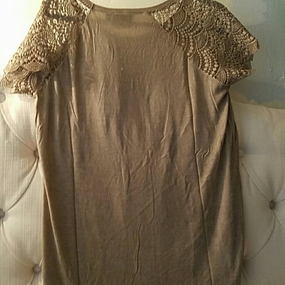 NWT Dantelle Distressed Lace Sleeve T - L - Picture 3 of 6